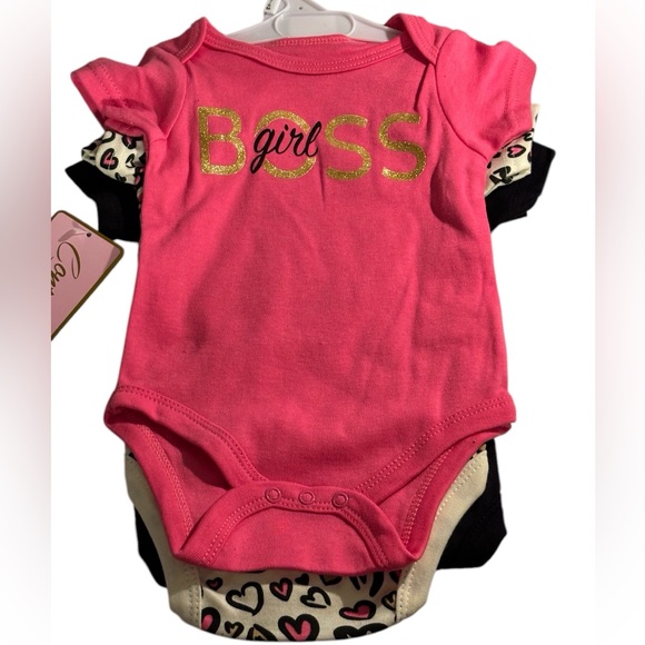 NWT•3pc Baby Girl Mini-Queen/Hearts onesies 3-6months - Picture 3 of 8